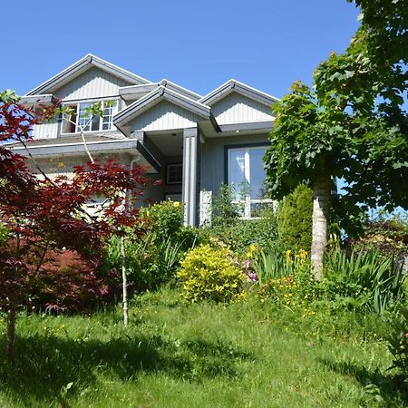 Jane'S Cozy Suite Surrey Exterior photo