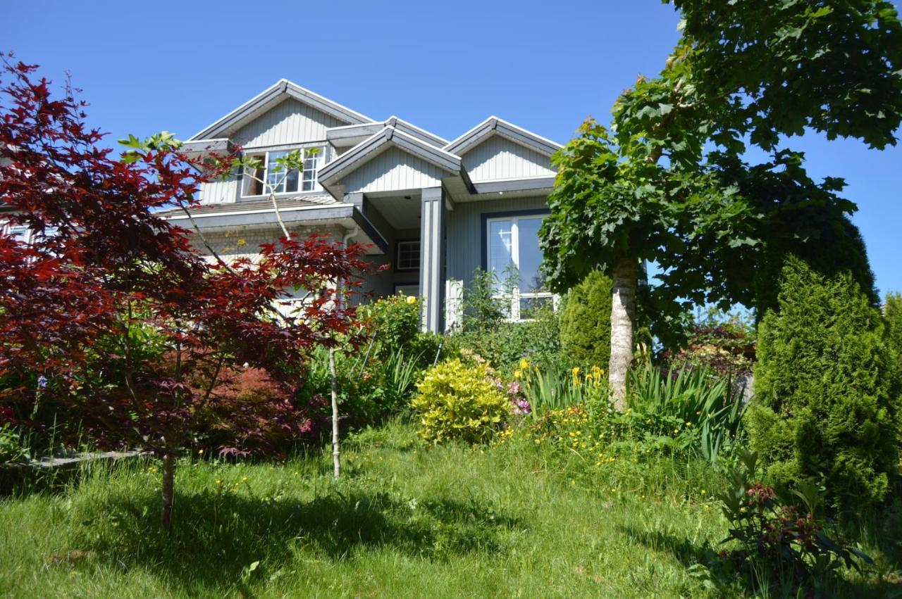 Jane'S Cozy Suite Surrey Exterior photo