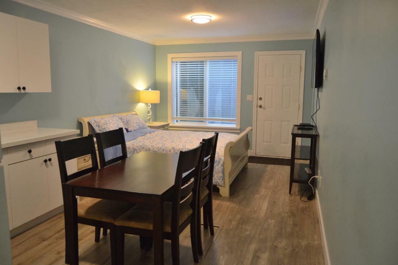 Jane'S Cozy Suite Surrey Exterior photo